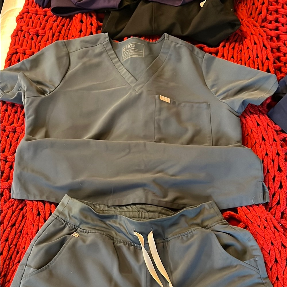 Figs Women's Scrub Set in Slate Gray